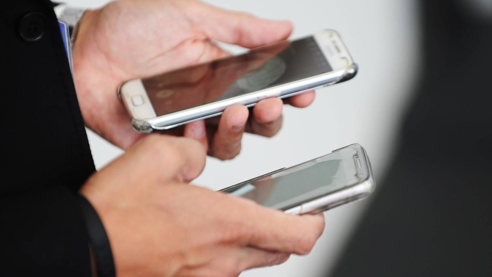 Bilim insanları eski telefonlardan altın çıkarmanın yolunu buldu