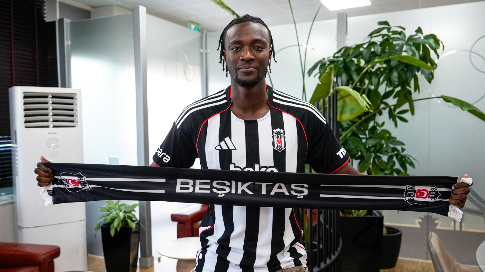 Beşiktaş’ın yeni transferi Tammy Abraham İstanbul’da! İşte ilk sözleri Beşiktaş’ın yeni transferi Tammy Abraham İstanbul’da! İşte ilk sözleri