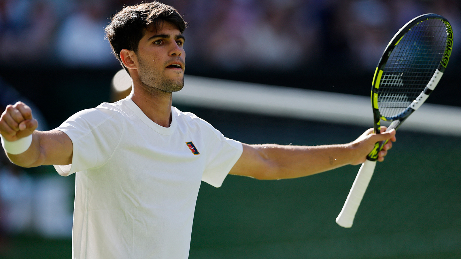 Son şampiyon Carlos Alcaraz, Wimbledon’da 2. tura yükseldi Son şampiyon Carlos Alcaraz, Wimbledon’da 2. tura yükseldi