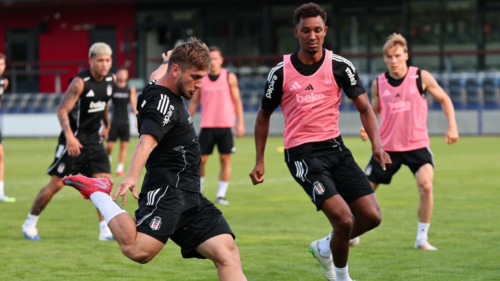 Beşiktaş günü çift idmanla tamamladı