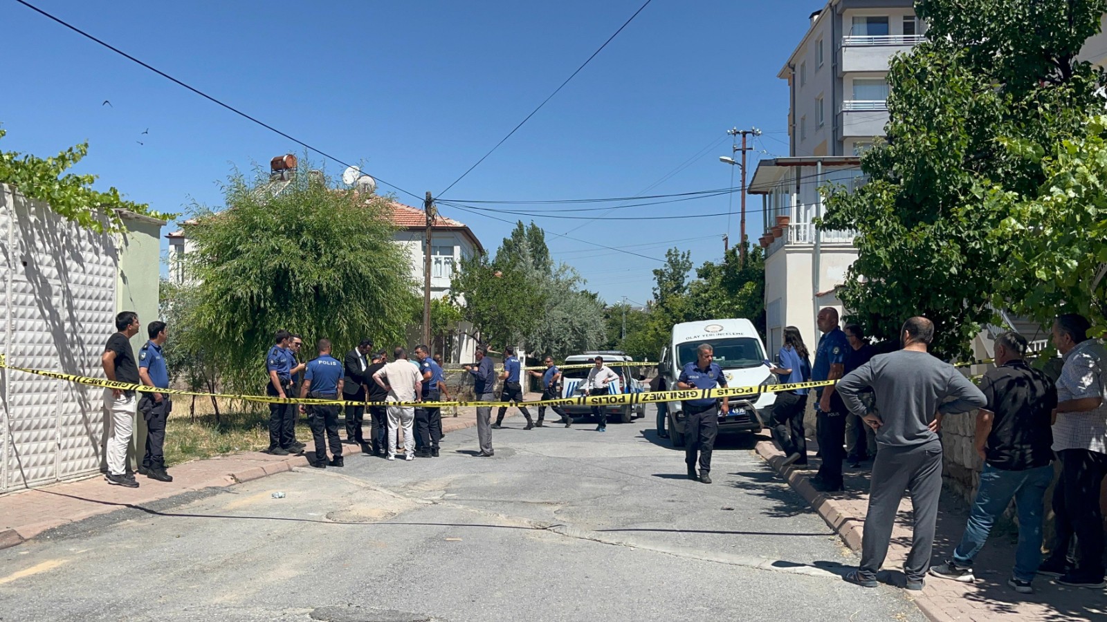 Üvey kızını tüfekle yaraladıktan sonra yaşamına son verdi