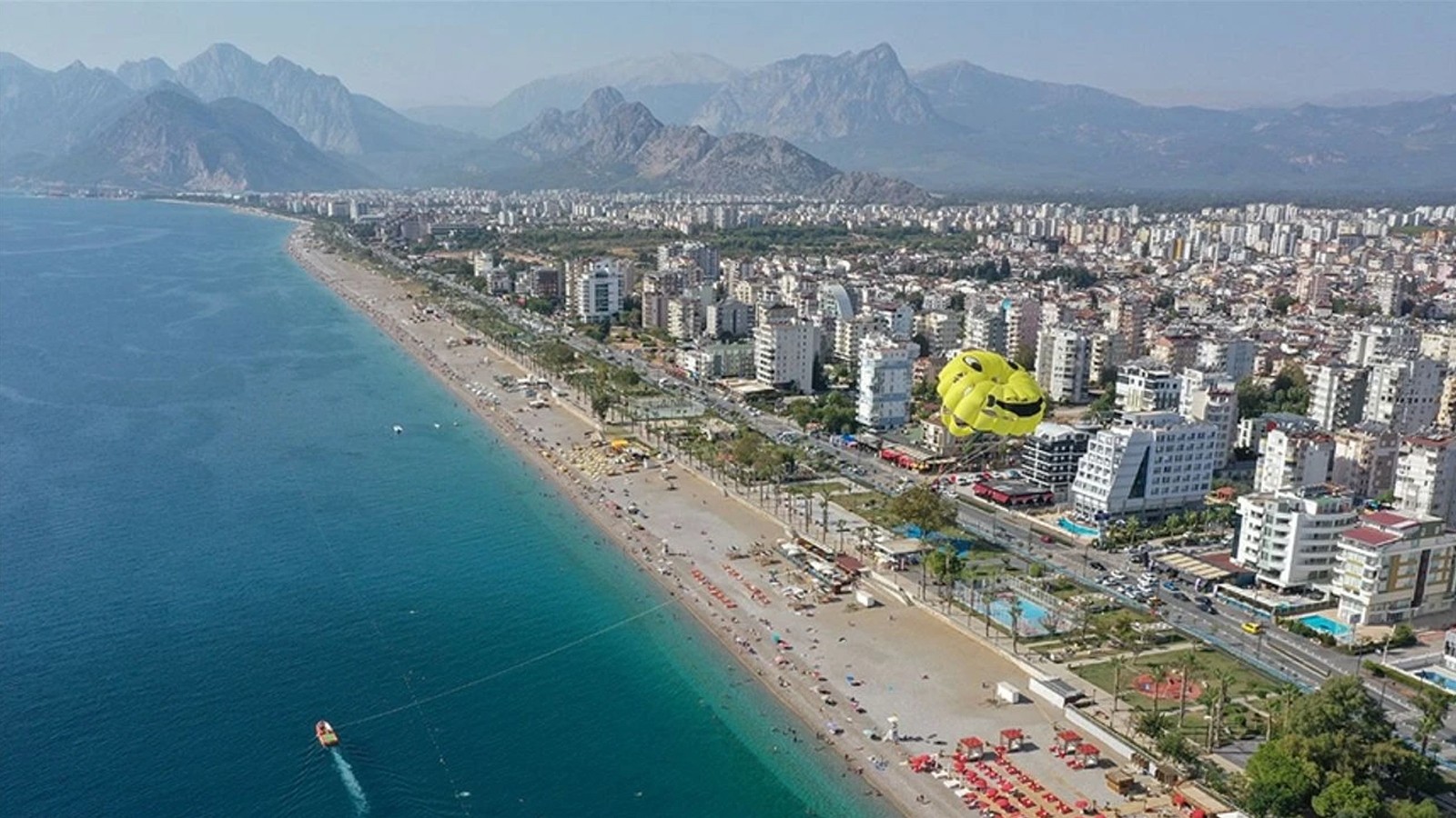 Antalya'da deniz suyu hava kadar sıcak