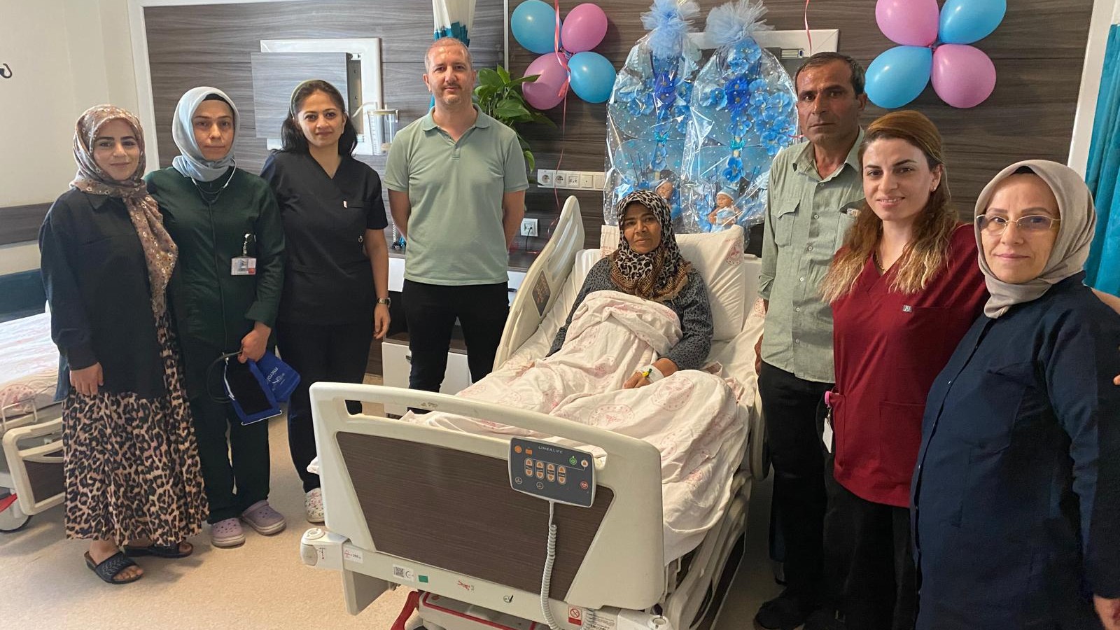 53 yaşındaki kadın ikiz bebek dünyaya getirdi