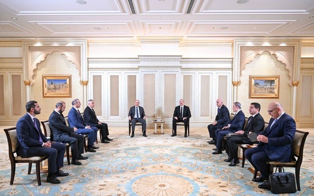 Aliyev ve Paşinyan Abu Dabi'de bir araya geldi - Resim : 1