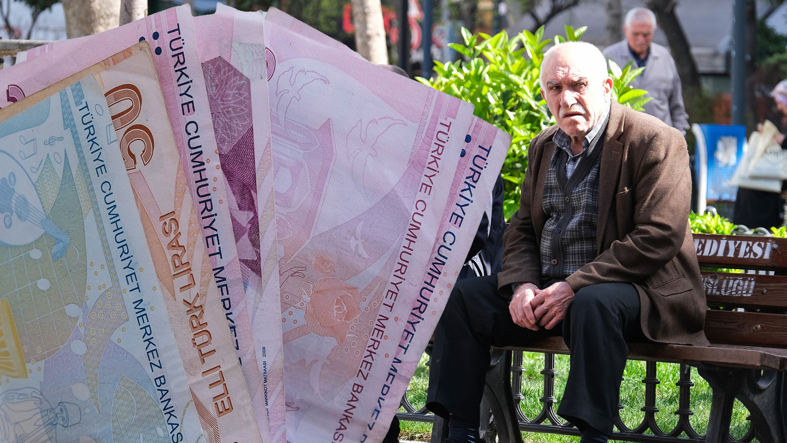 Emekliye promosyonda dev rakam! Başvuranın hesabına yatıyor