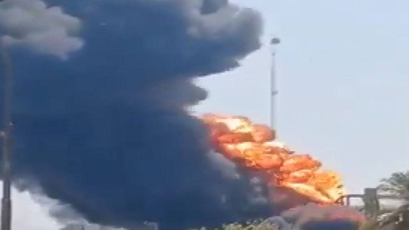 Abadan’da petrol rafinerisinde yangın çıktı: 1 kişi hayatını kaybetti