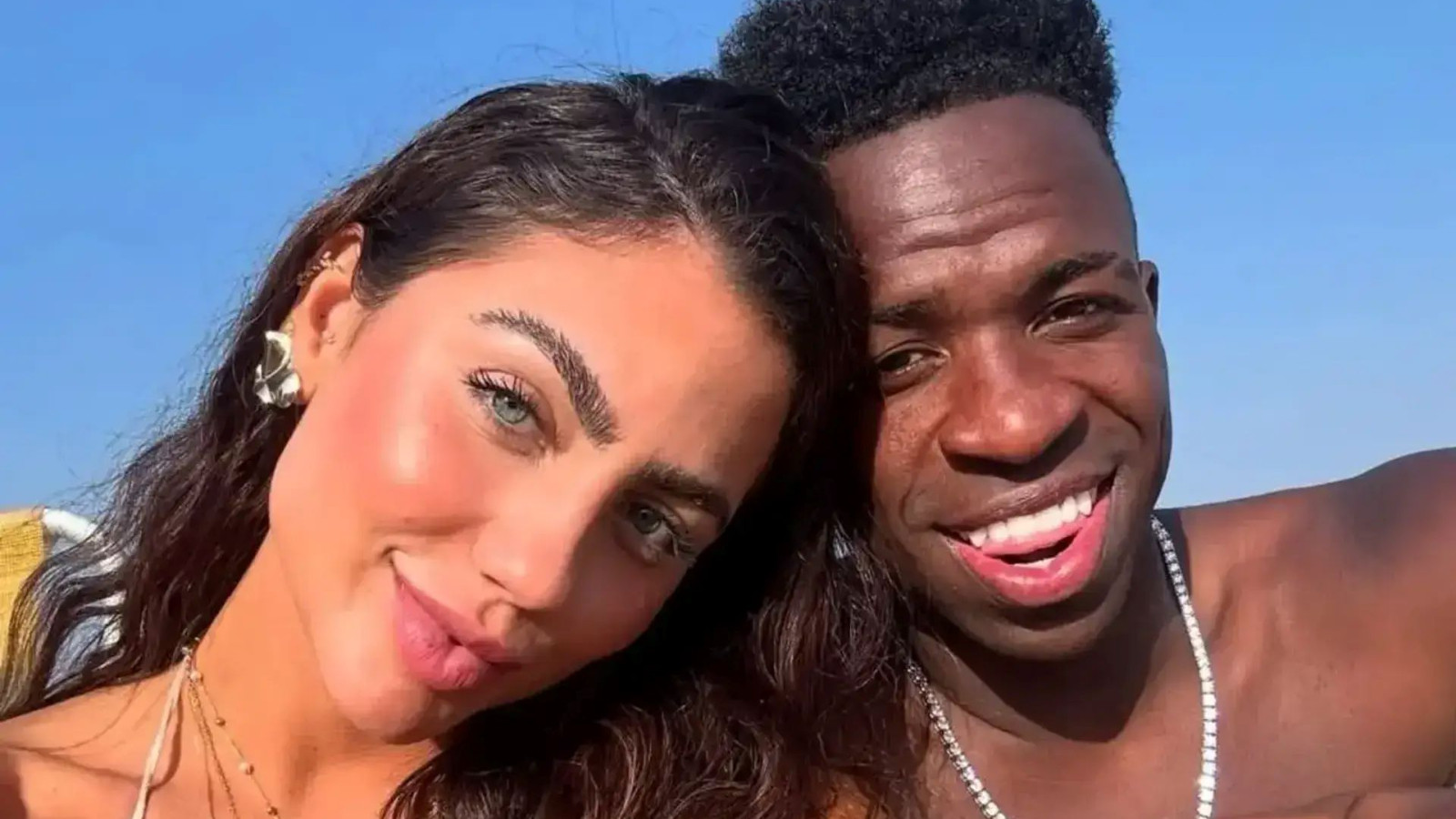 Sözleşme yenileme görüşmeleri durdurulan Vinicius Jr, Brezilyalı modellerle parti yaptı