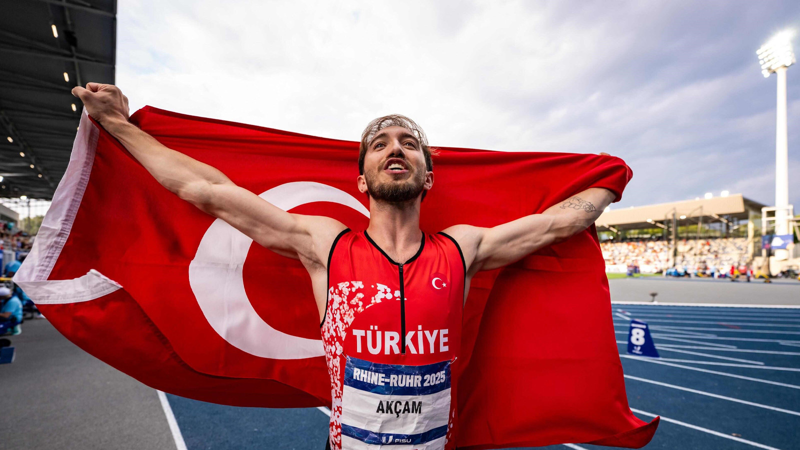 Berke Akçam’dan altın madalya