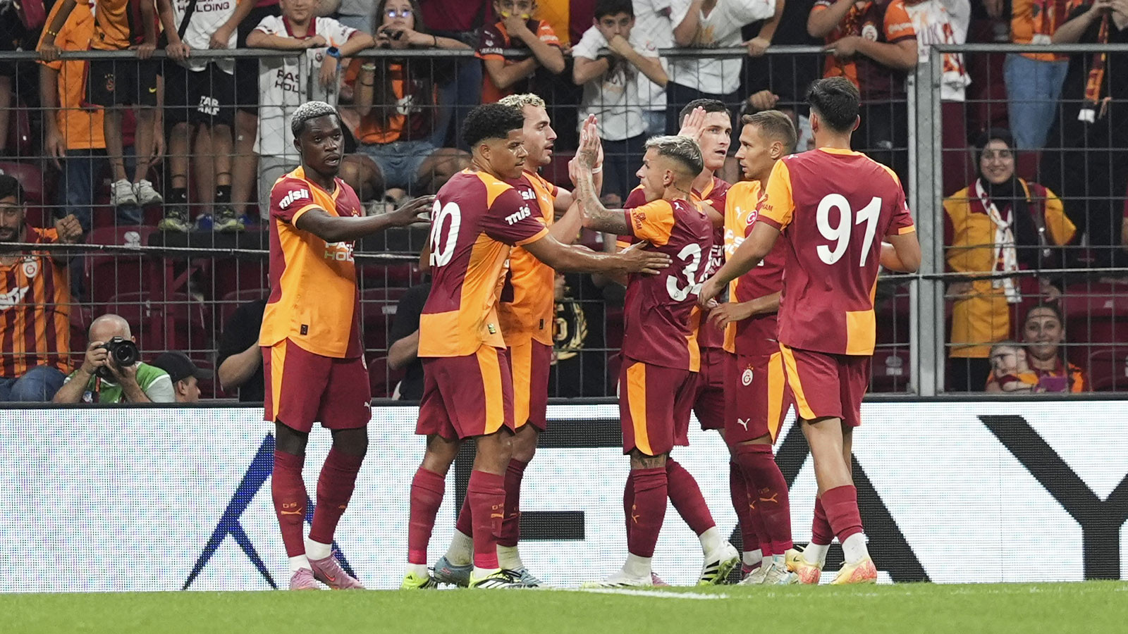 Galatasaray evinde Strasbourg’a karşı rahat kazandı