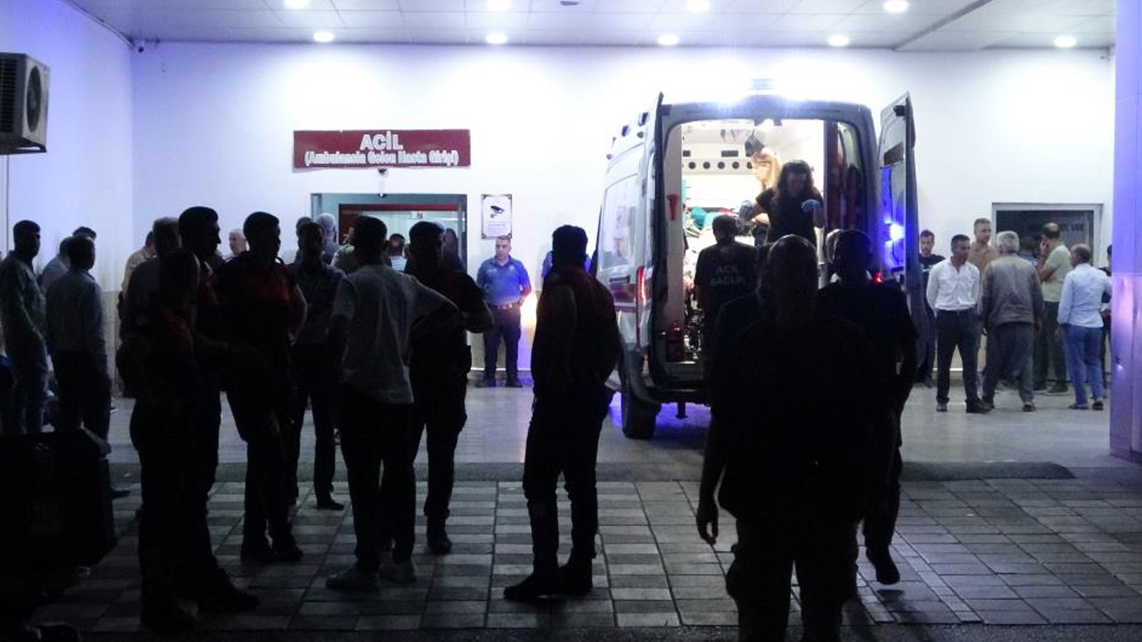 Yem makinesine düşen adam feci şekilde can verdi