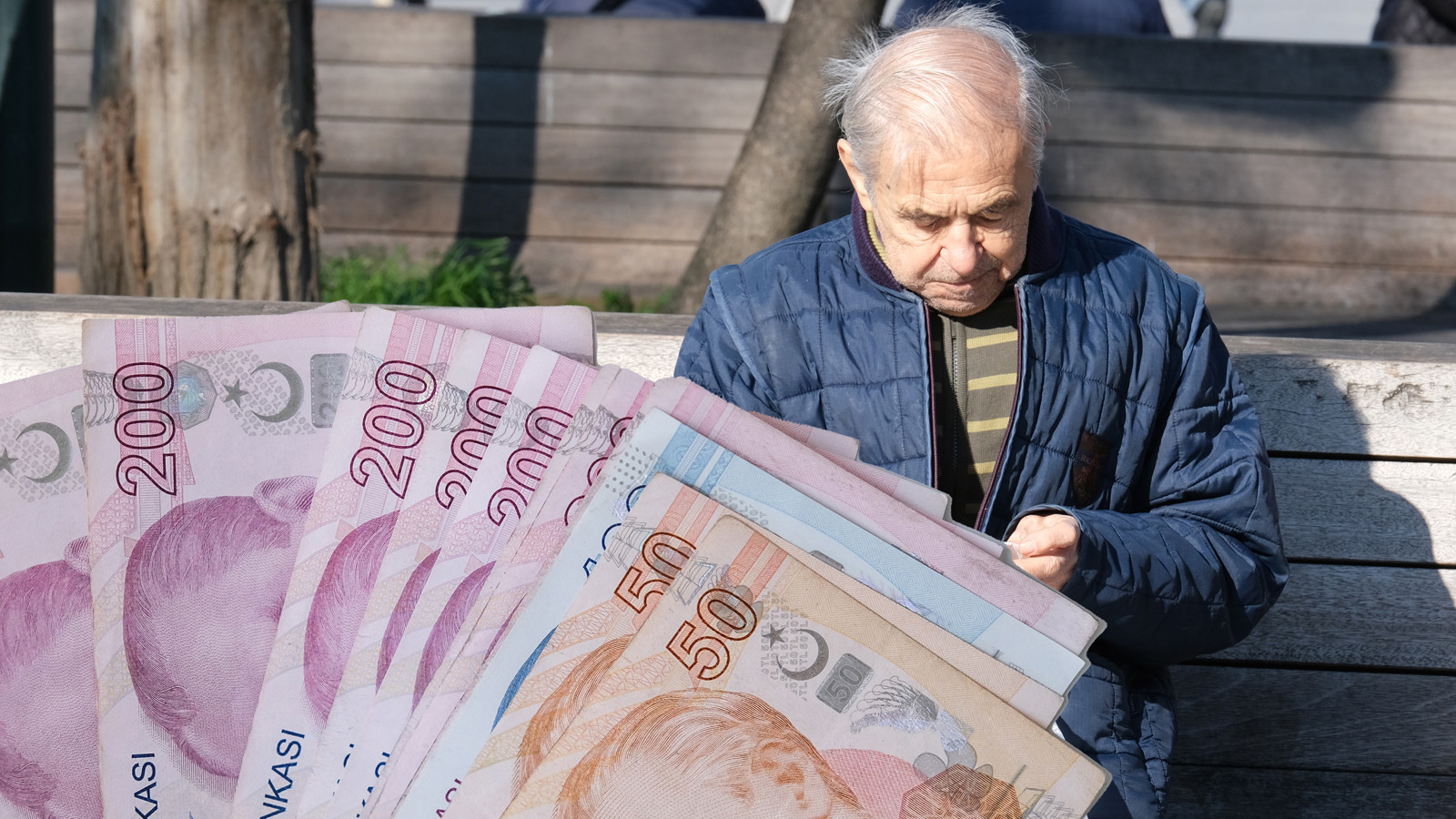Emekliye maaş kesintisi şoku! SGK düğmeye bastı