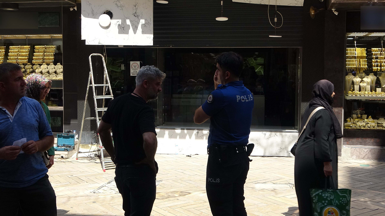 İzmit’te kuyumcu vurgunu: “Altın ve paralarla yurt dışına kaçtı” iddiası