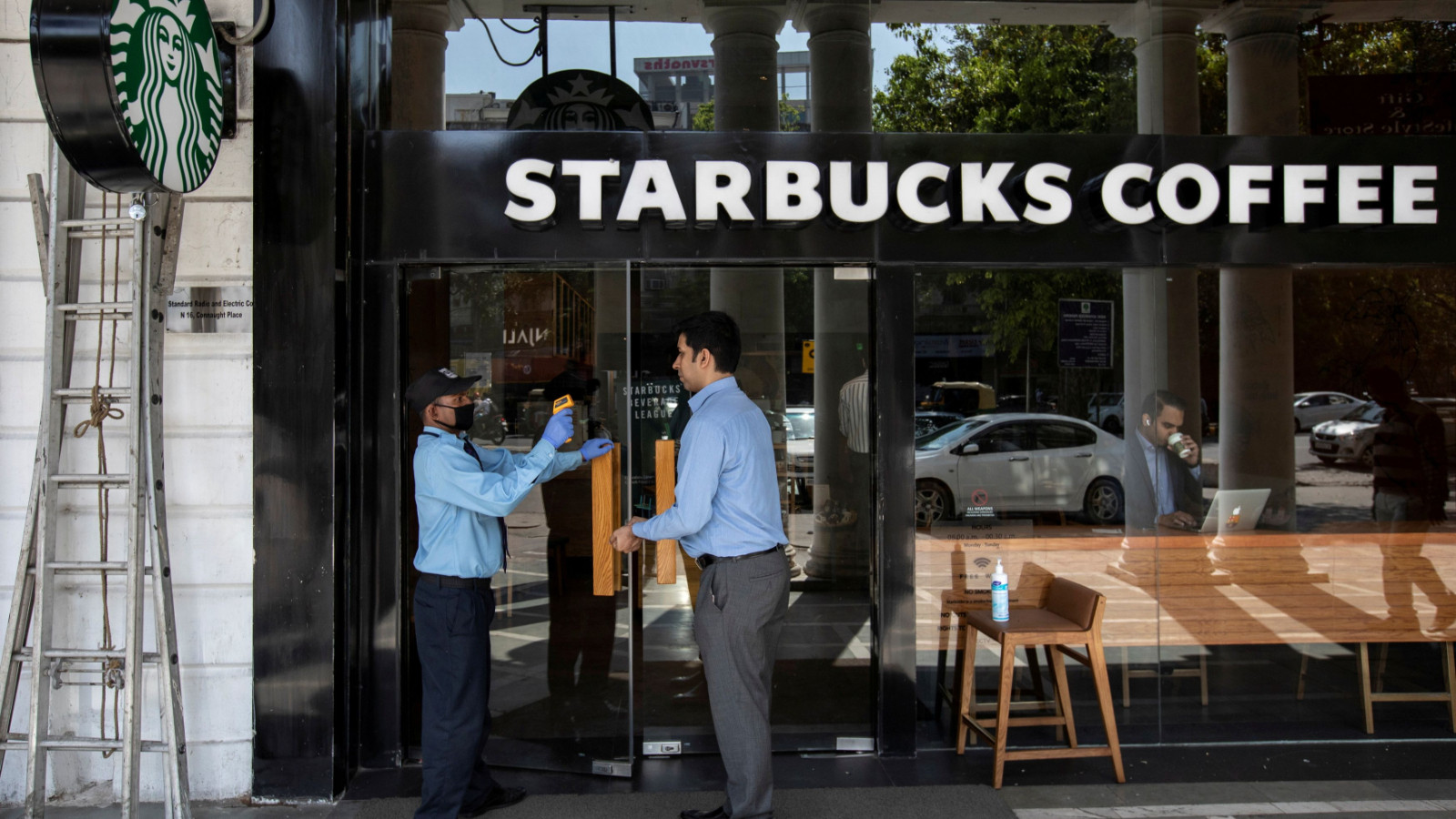 Starbucks'ın küresel satışları düşmeye devam ediyor