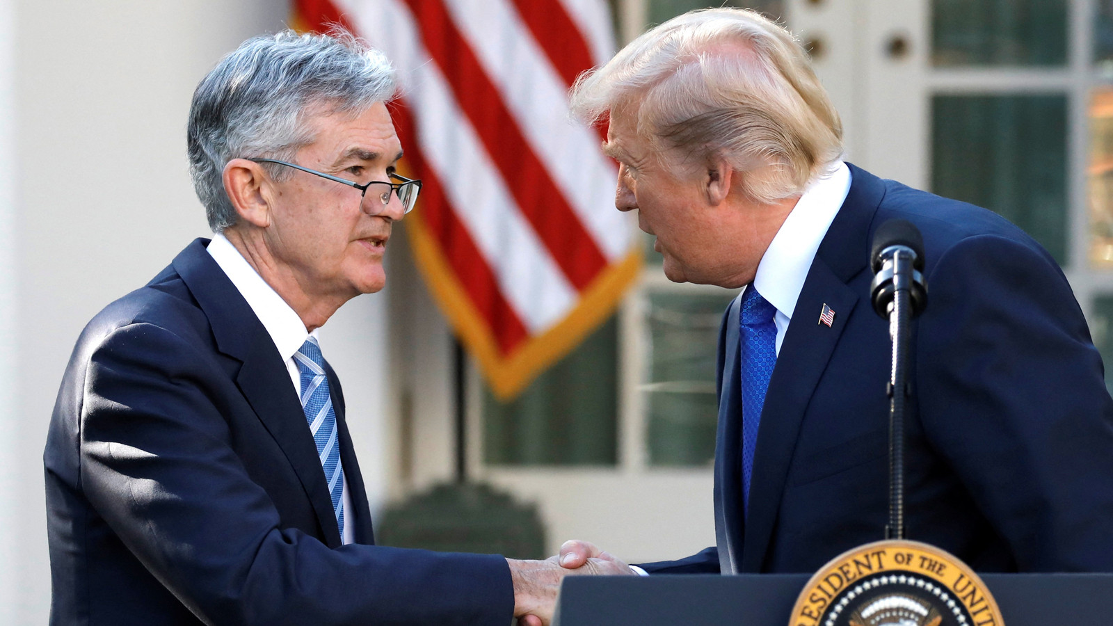 Trump Fed başkanı Powell'a çok sert yüklendi! "Tam anlamıyla bir ezik"