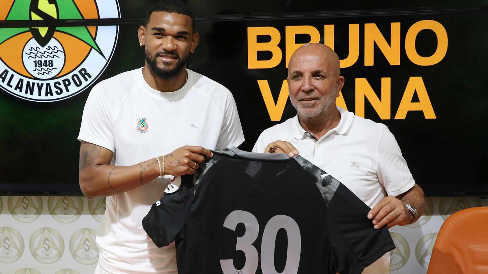 Alanyaspor’da 4 transfer için imza töreni