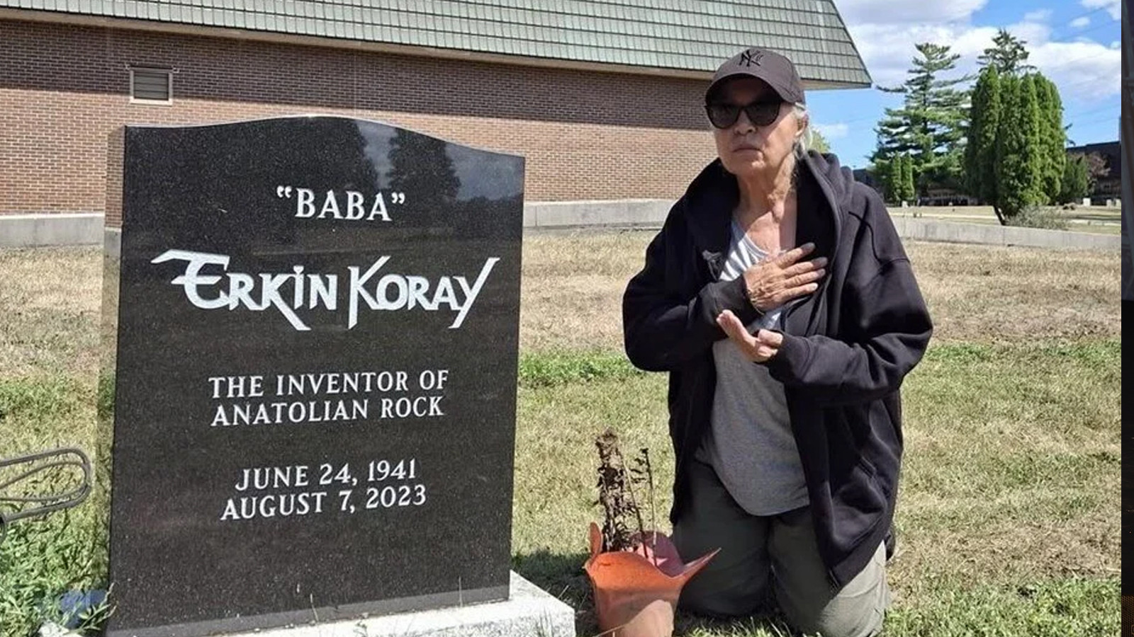 Seyyal Taner’den Erkin Koray’ın Kanada’daki mezarına ziyaret: Yıllarımız geçti beraber…