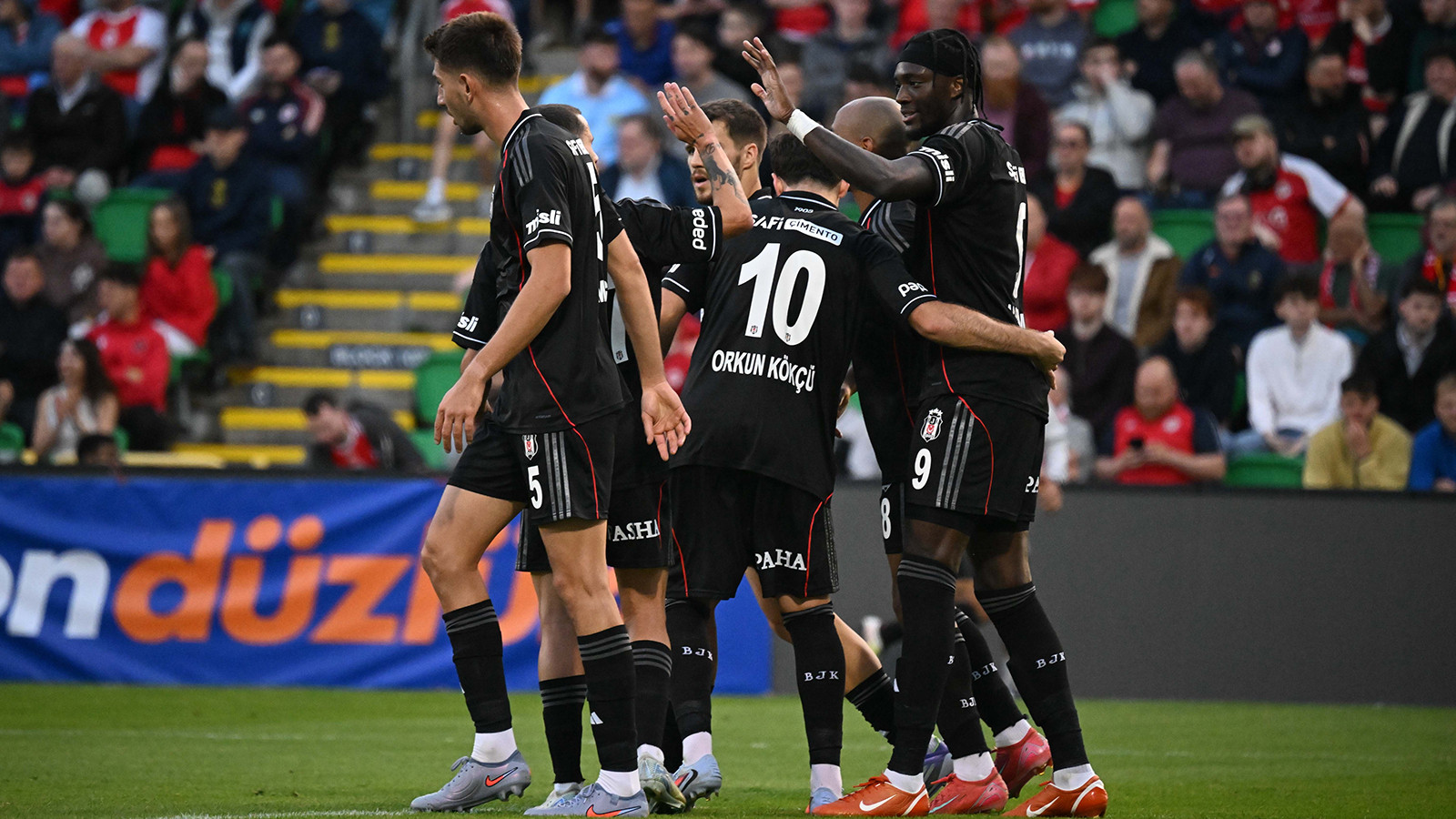 Beşiktaş, İrlanda'da fişi ilk yarıda çekti