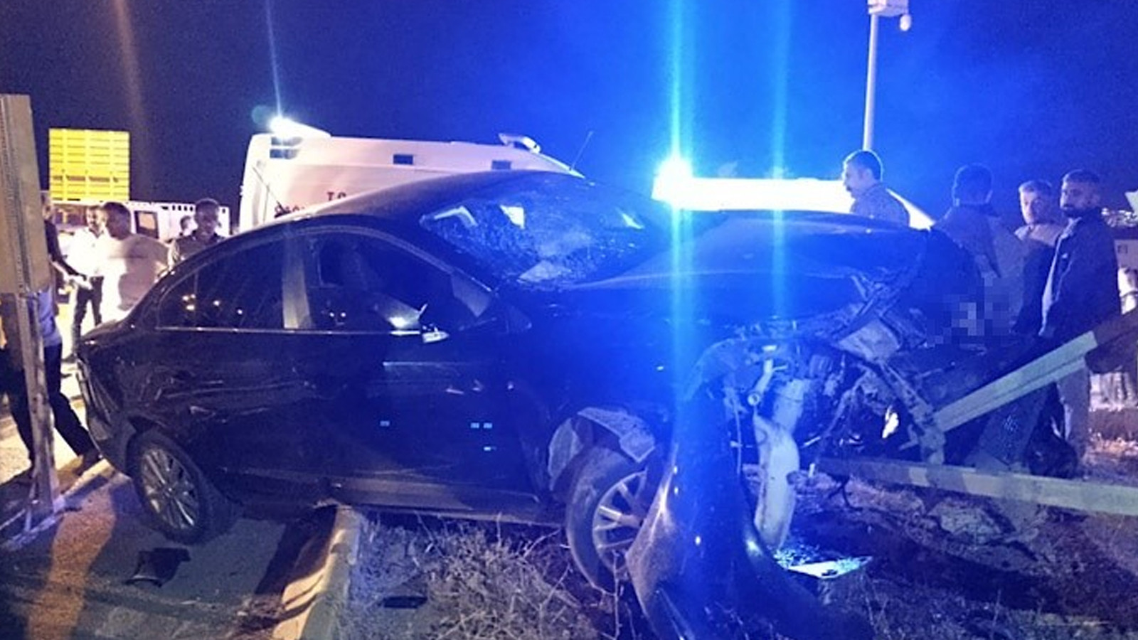 Yüksekova’da feci trafik kazası! Yaralılar var