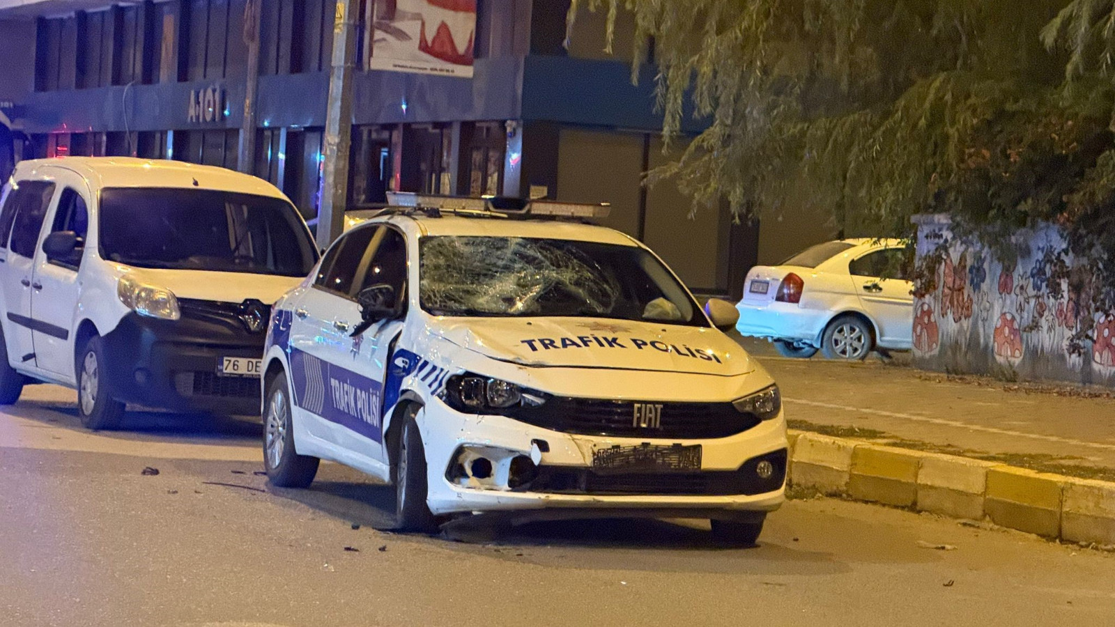 Iğdır’da polis aracı ile motosiklet çarpıştı: İki ağır yaralı
