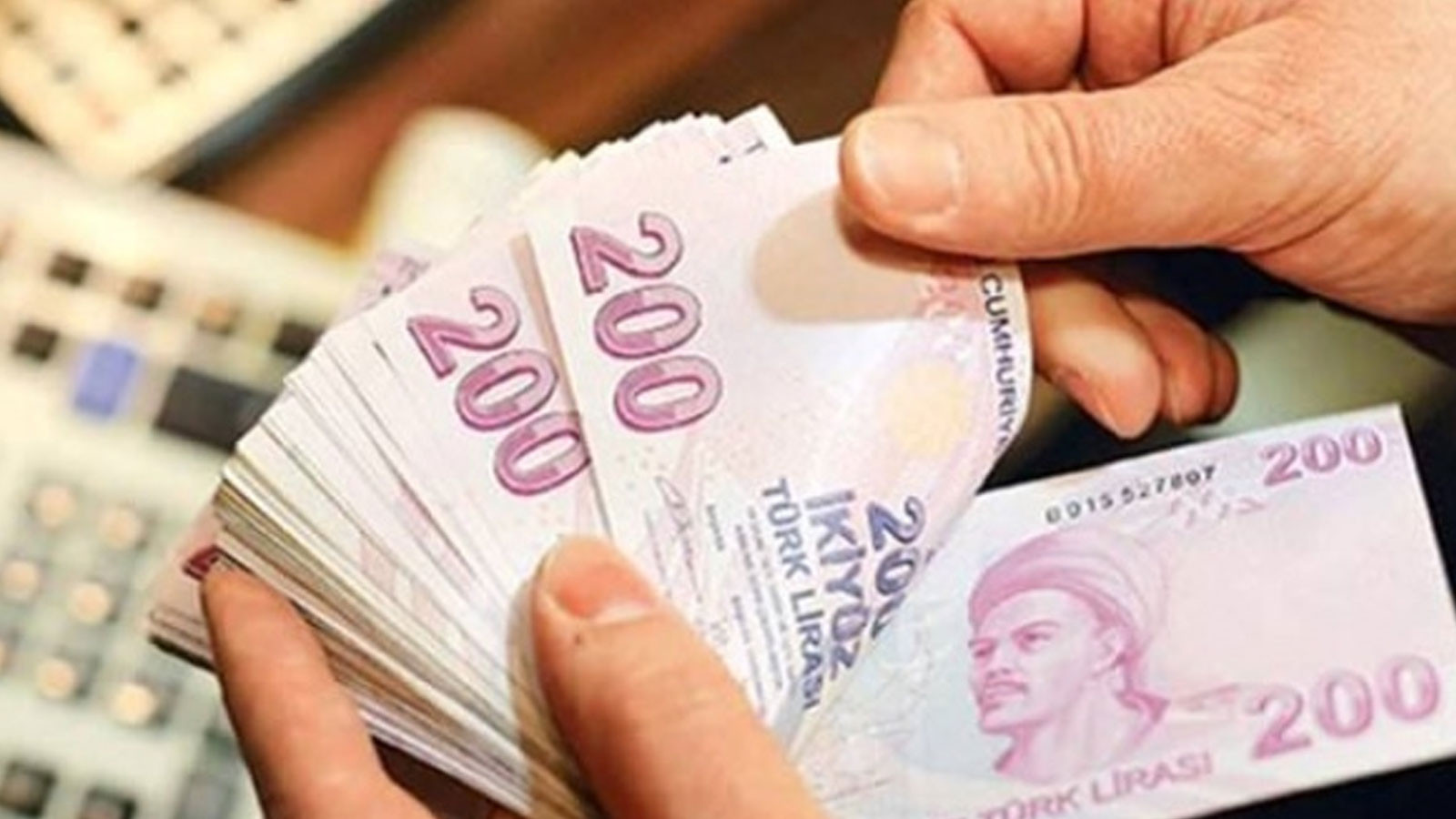 Memurların taban aylığına bin TL artış teklif edildi Memurların taban aylığına bin TL artış teklif edildi