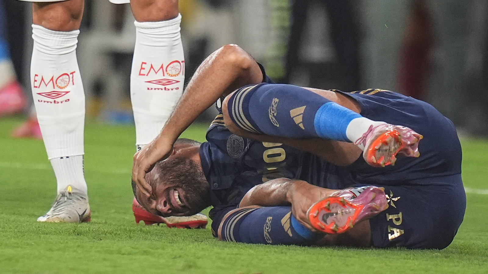 Fenerbahçe’de Cenk Tosun’dan kötü haber
