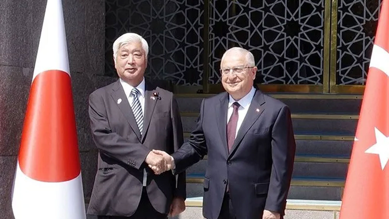 Japonya savunma bakanı, İHA’lar için Türkiye’de