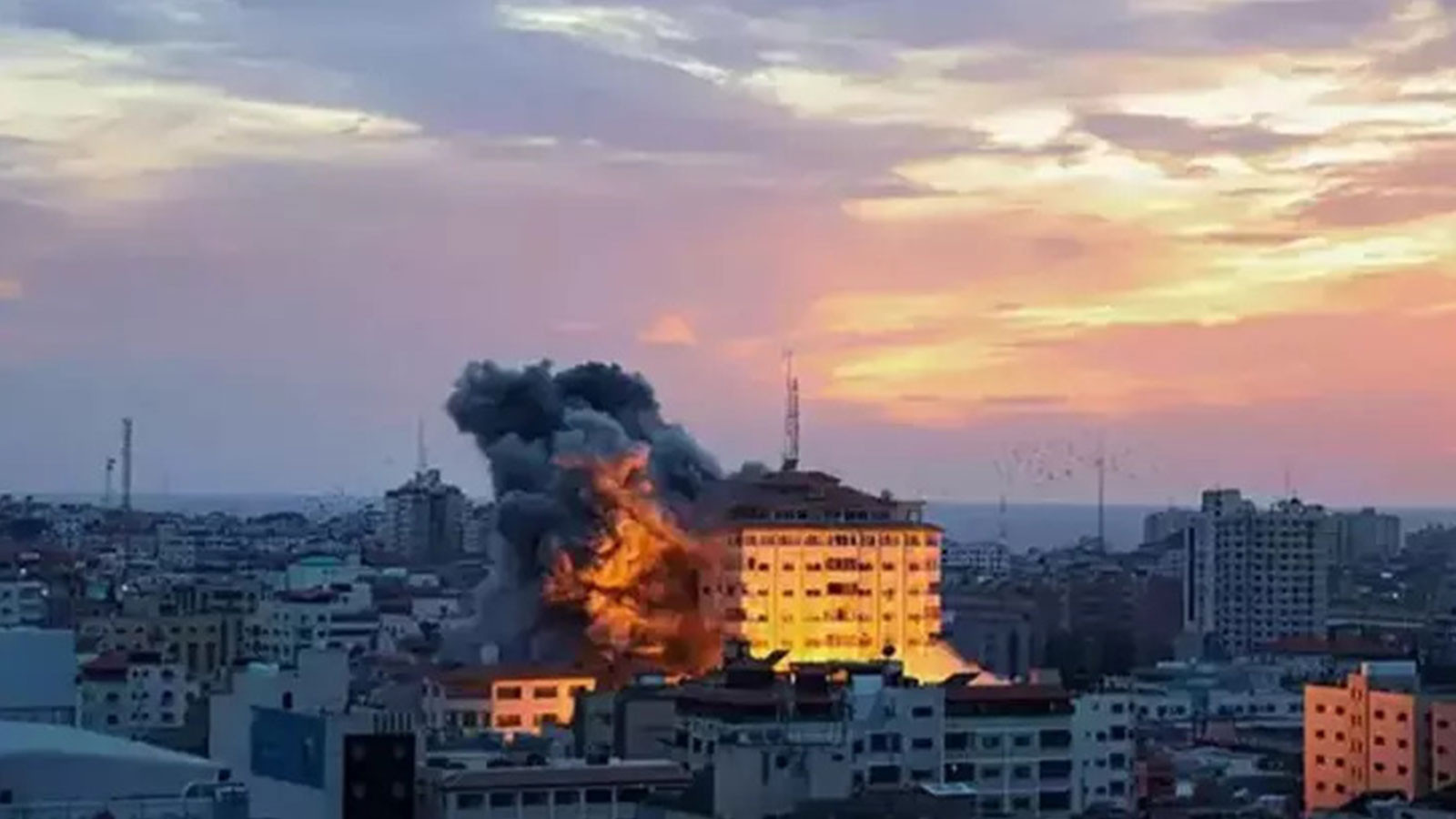 İsrail, Yemen'in başkenti Sana'ya hava saldırısı düzenledi