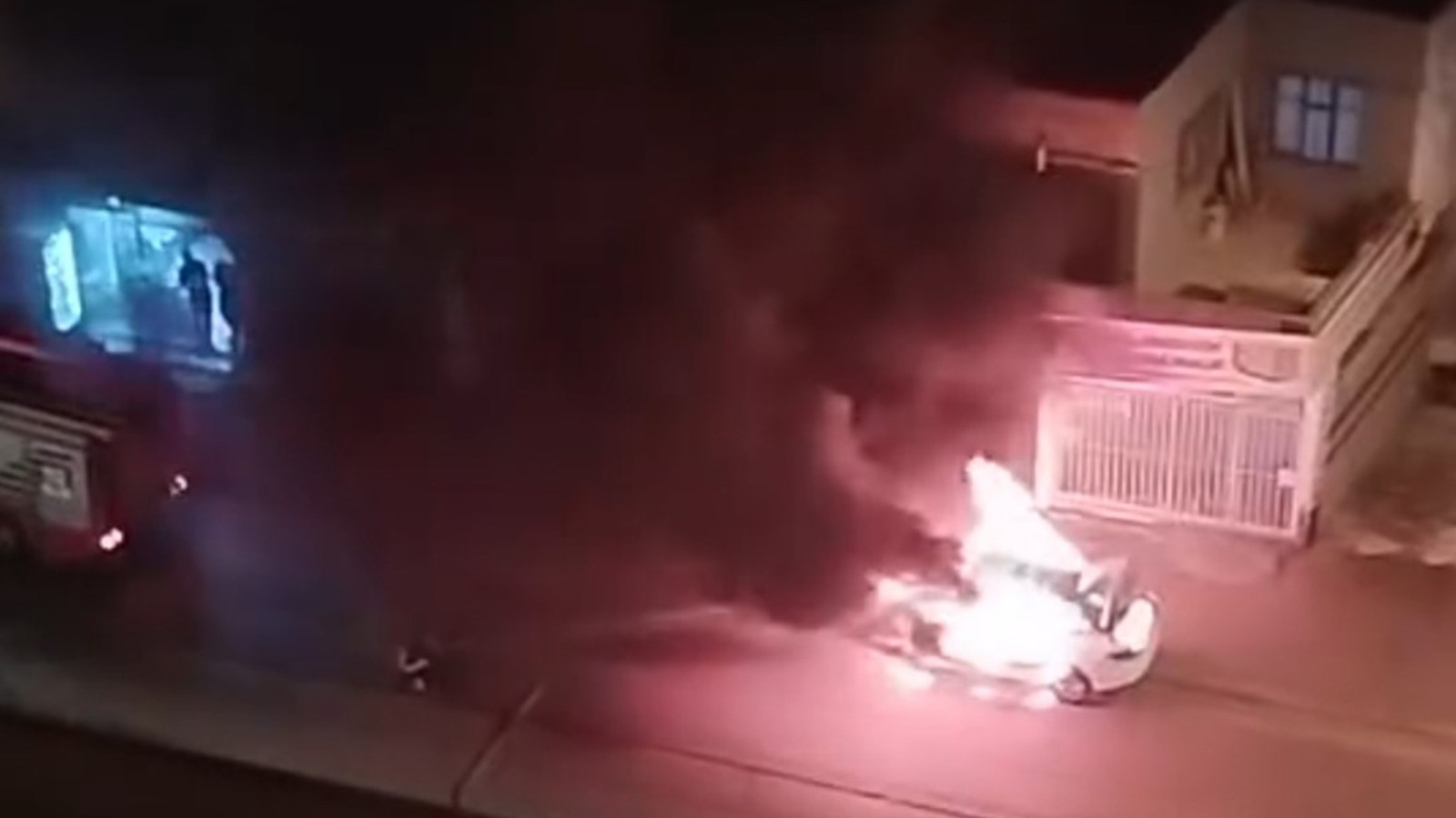 Adana'da otomobil yangını! Alev topuna döndü