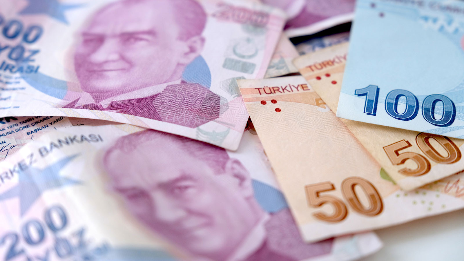Mevduat faizleri düşüşte! 500 bin, 750 bin ve 1 milyon TL bankada ne kadar kazandırıyor? Mevduat faizleri düşüşte! 500 bin, 750 bin ve 1 milyon TL bankada ne kadar kazandırıyor?
