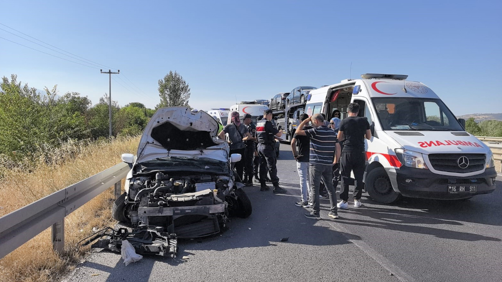 Bursa otomobil ve traktör çarpıştı! 1 yaralı