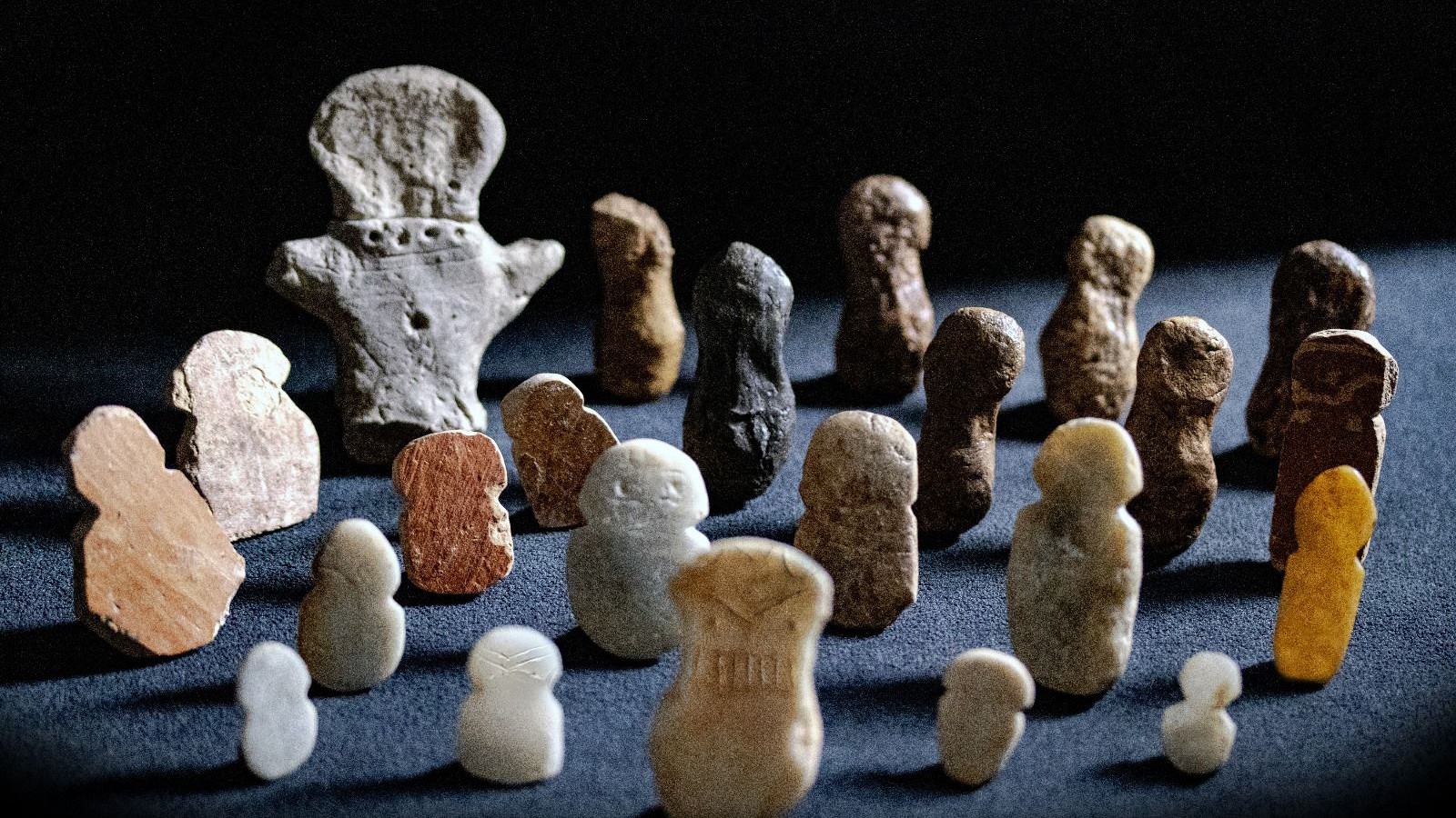 Tavşanlı Höyük'te 4 bin 500 yıllık idoller gün yüzüne çıkarıldı