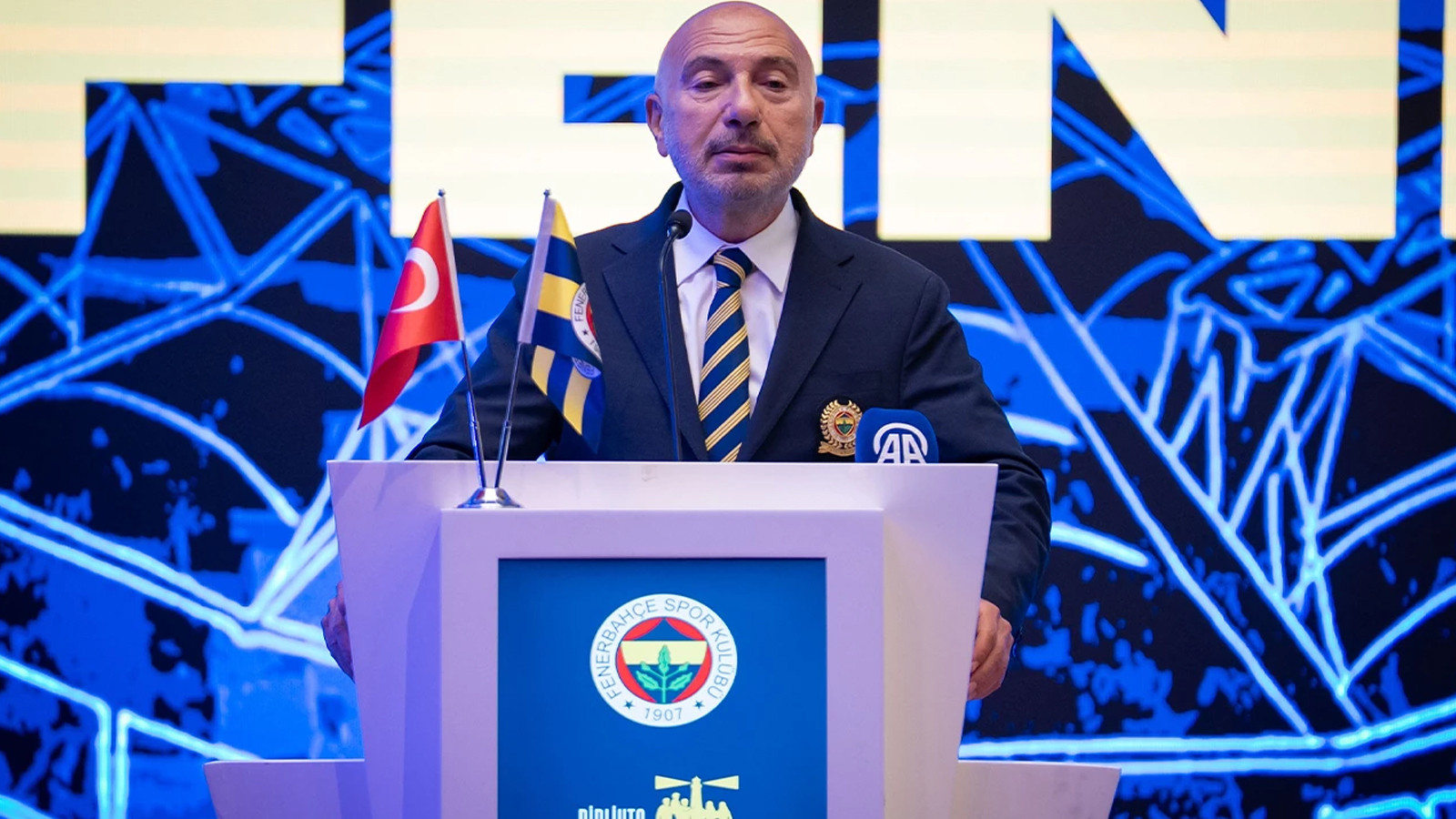Fenerbahçe'de Hakan Bilal Kutlualp'ten flaş karar! Adaylıktan çekildi