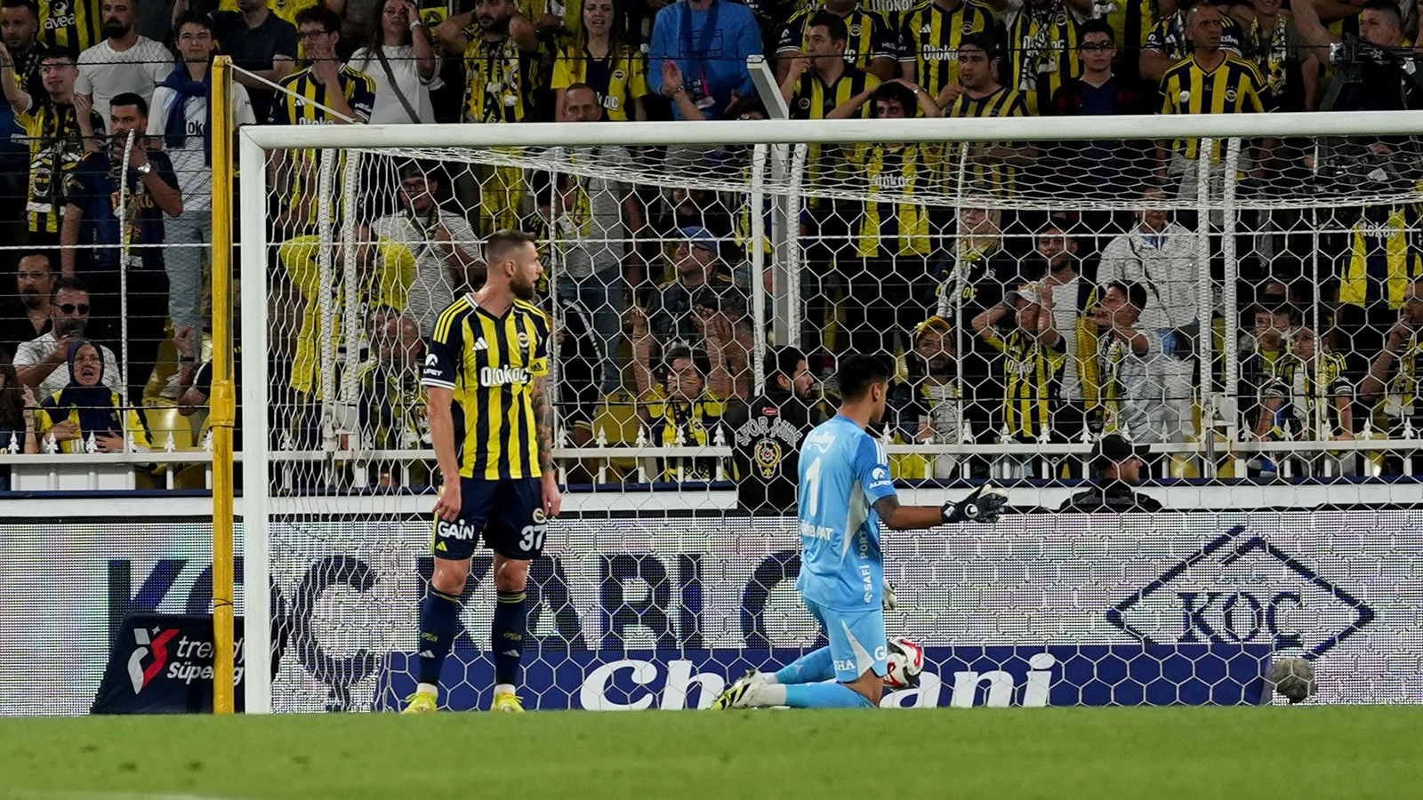 Fenerbahçe, 90+3'te yediği golle beraberliğe razı oldu