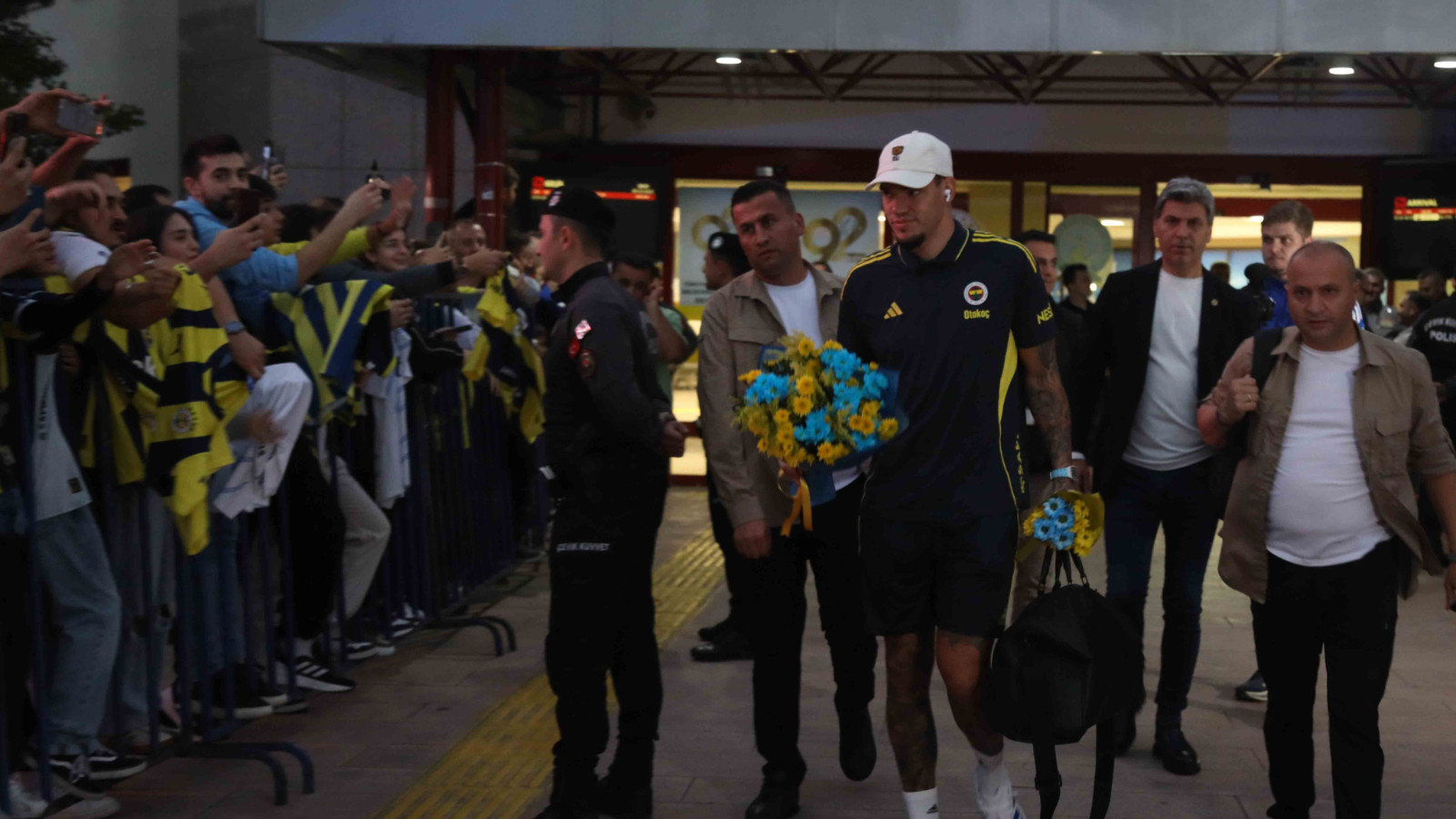 Fenerbahçe kafilesine Samsun’da coşkulu karşılama
