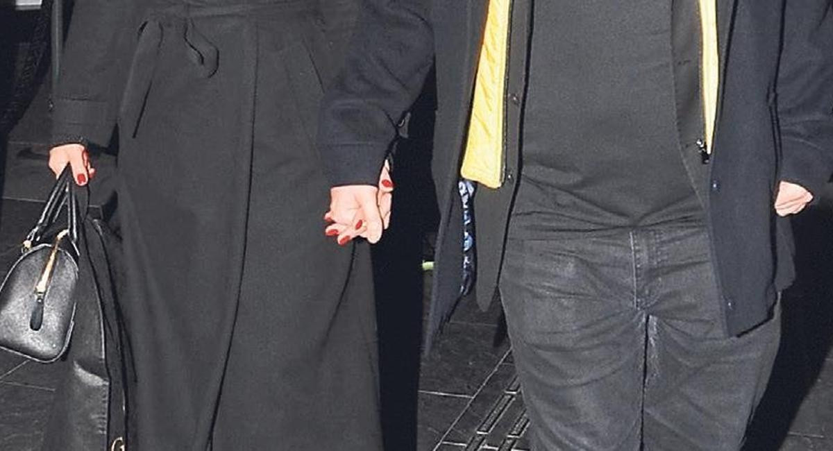Isin Karaca Ile Muzisyen Sevgilisi Can Yapicioglu Ilk Kez El Ele Goruntulendi