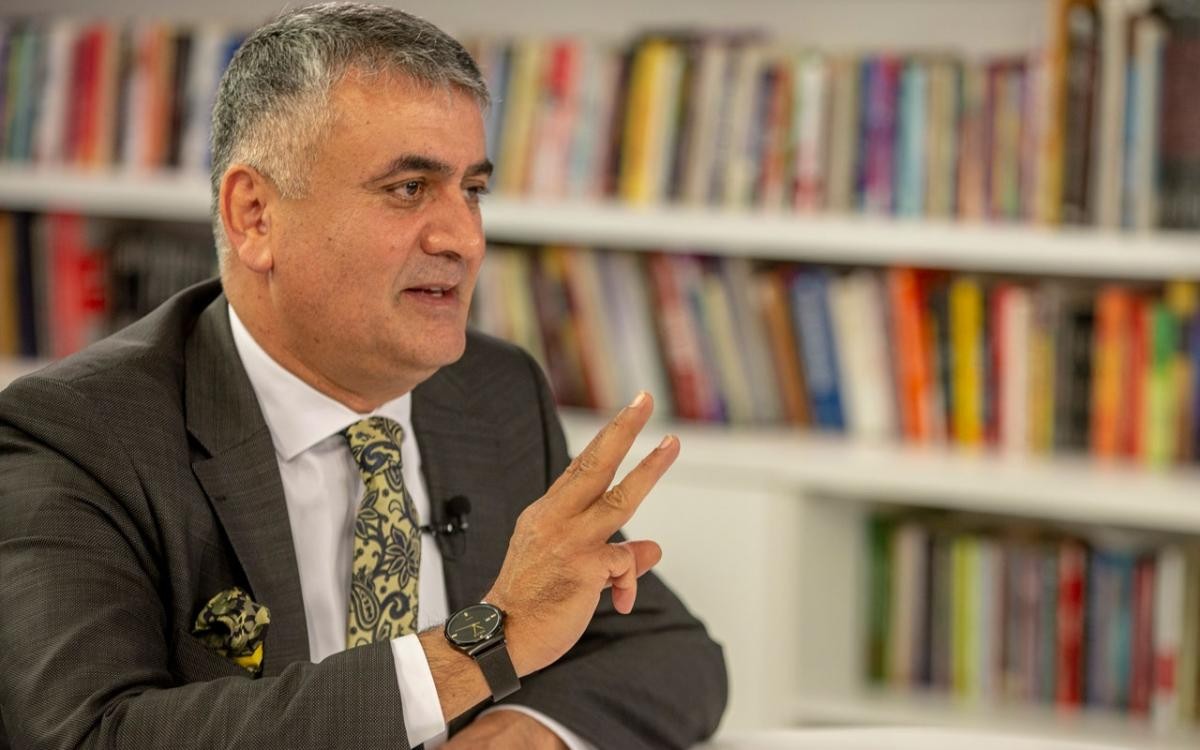 Ruslardan Baska Turlu Dost Olur Sozleri Tepki Ceken Adil Gur Hakkinda Suc Duyurusu