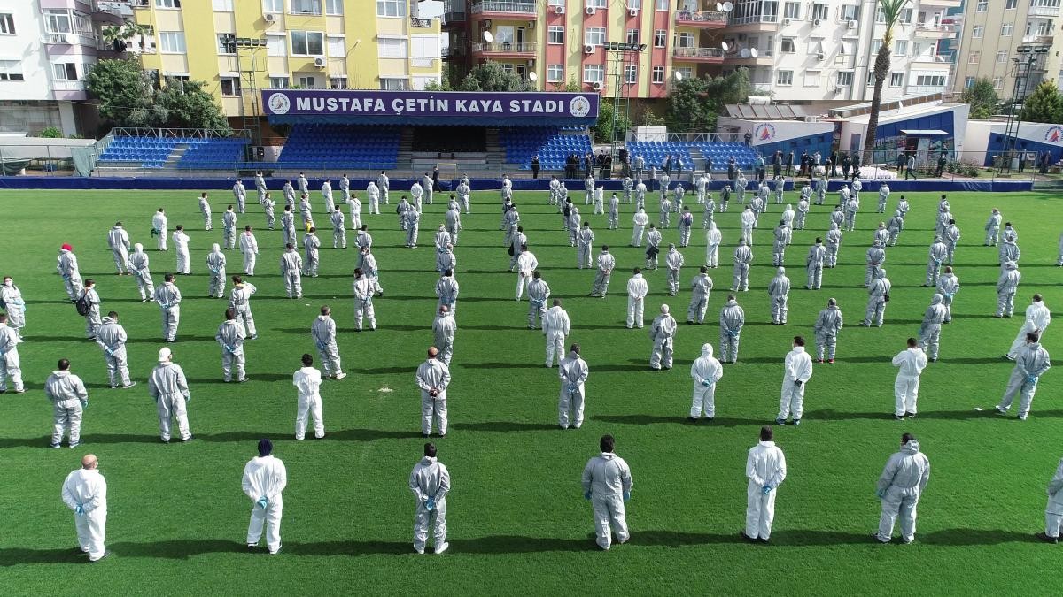 ev ev dolasip maske dagitiyorlar