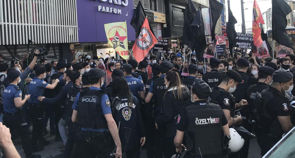 Татуировка - протест фото. Протестные граффити. Видимый протест. Протест в италии иммигранты. Феминизм в армении.