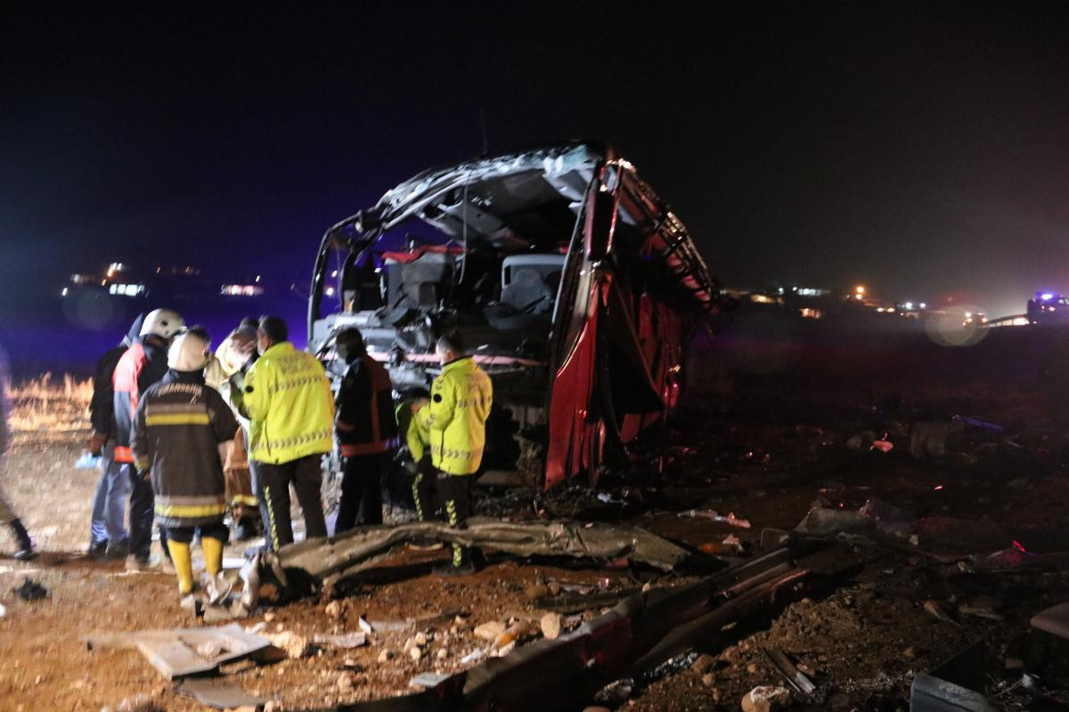 Irak Tan Samsun A Yolcu Tasiyan Otobus Sanliurfa Da Devrildi 32 Yarali