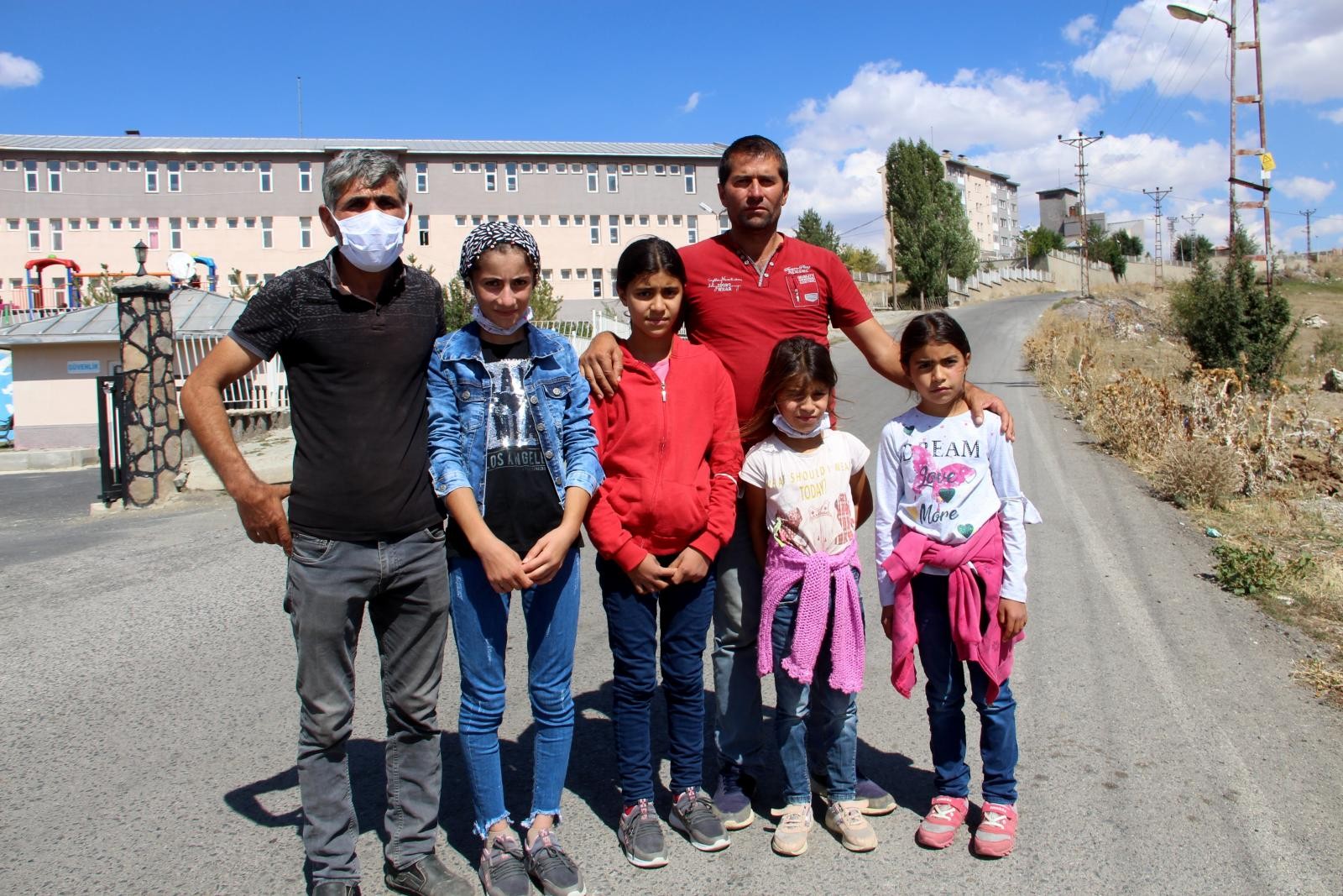 Kızları okusun diye her gün ölümü göze alıyor: Baba senin hakkını nasıl ödeyeceğiz - Resim : 2